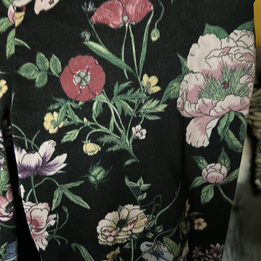 •H&M•Black‎ Floral/Dragonfly Ankle Pants•Sz 8 - Picture 3 of 4